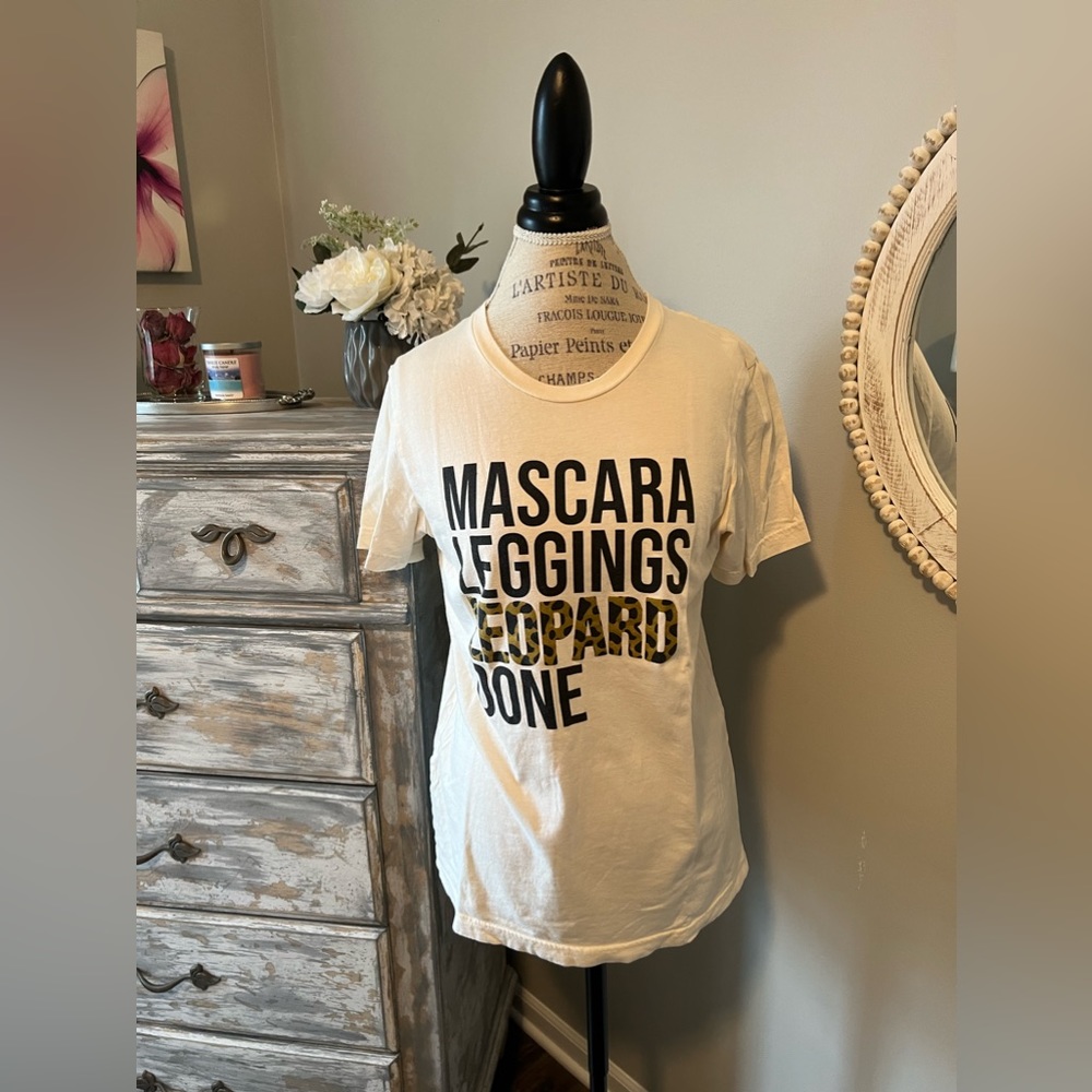 🤎 EUC Graphic Tee Shirt